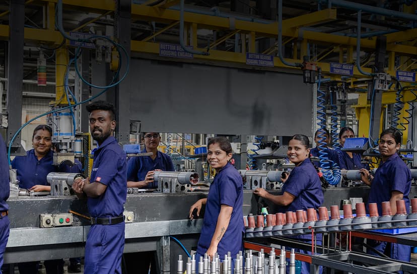 Taro Pumps factory team working in the factoy